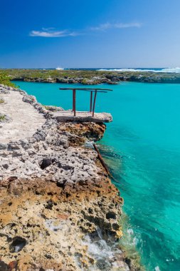 Deniz kıyısında, ödeme domuz Playa Giron village, Küba yakınındaki