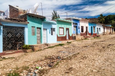Trinidad, Küba'da Arnavut kaldırımlı bir sokak görünümü.