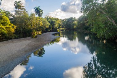 Baracoa, Küba yakınındaki küçük nehir