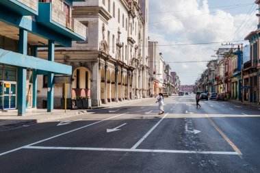 Havana, Küba - 21 Şubat 2016: Havana'da bir sokak görünümünü.