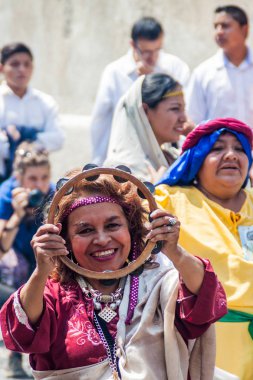 Antigua, Guatemala - 27 Mart 2016: Paskalya Pazar geçit katılımcıların Antigua Guatemala City.