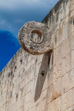 Maya Arkeolojik Sit Chichen Itza, Meksika büyük top oyunu mahkemede taş yüzüğe