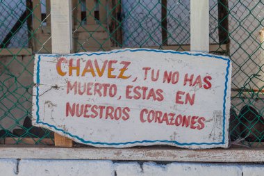 Baracoa, Küba yakınındaki propaganda. O says: Chavez, değil öldü, ou kalbimizde kalacak mısın.