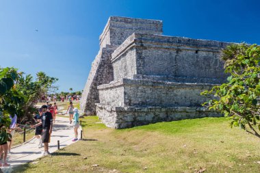 Tulum, Meksika - 29 Şubat 2016: Tulum, Meksika antik Maya şehir kalıntıları turist ziyaret