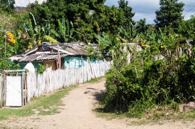 Küçük iz El Cobre Köyü, Küba
