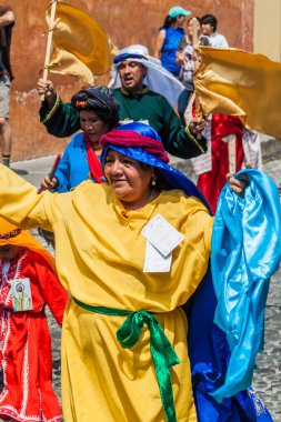 Antigua, Guatemala - 27 Mart 2016: Paskalya Pazar geçit katılımcıların Antigua Guatemala City.