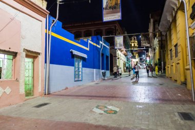 Santiago De Cuba, Cuba - 31 Ocak 2016: Yaya bölgesi Aguilera Street Santiago de Cuba, Cuba