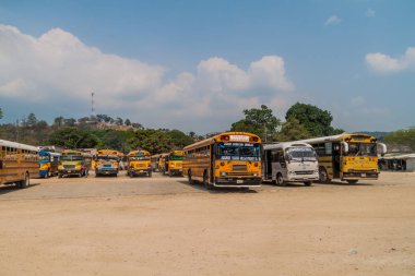 Gracias, Honduras - 17 Nisan 2016: Otobüs, Gracias şehirde otobüs terminali.