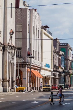 Havana, Küba - 21 Şubat 2016: Havana'da bir sokak görünümünü.