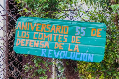 Propaganda El Cobre Köyü, Küba. O says: Devrim savunma komisyonlarında 55 yıldönümü.