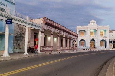 Las Tunas, Cuba - 27 Ocak 2016: Geleneksel yapılar Las Tunas Merkezi.