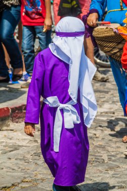 Antigua, Guatemala - 27 Mart 2016: Paskalya Pazar geçit katılımcıların Antigua Guatemala City.