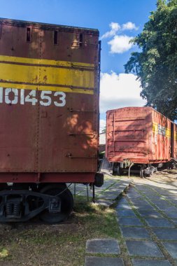 Santa Clara, Cuba - 13 Şubat 2016: Santa Clara, Küba'da zırhlı tren raydan anıt.