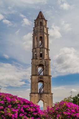 Valle de los Ingenios Valley yakınındaki Trinidad, Küba Manaca Iznaga Kulesi. Kule şeker kamışı çiftliğinde çalışıyor köle izlemek için kullanılan.