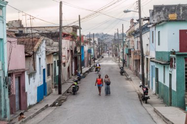 Matanzas, Cuba - 16 Şubat 2016: Matanzas, Cuba merkezi Street hayatta