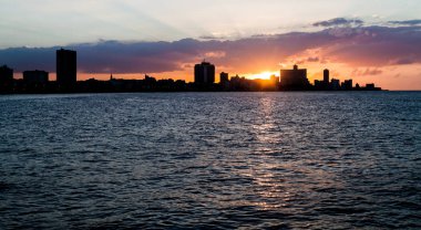 Günbatımı manzarası Havana, Küba'nın arkasında