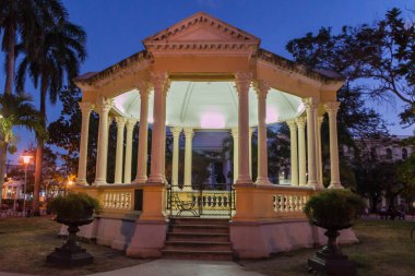 Santa Clara, Cuba ortasına Parque Vidal Square'de Glorieta çardak.