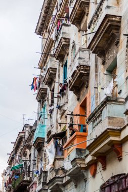 Havana, Küba - 23 Şubat 2016: eski binalar eski Havana'da görüntülemek