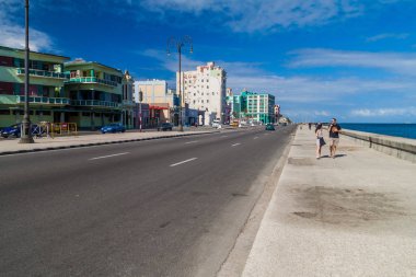 Havana, Küba - 21 Şubat 2016: Ünlü sahil sürücü Havana'da Malecón