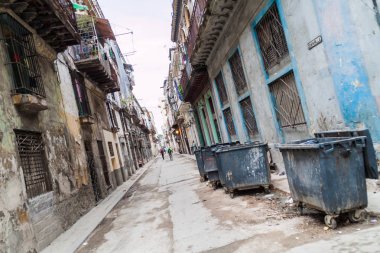 Havana, Küba - 23 Şubat 2016: Eski Havana'da bir sokak görünümünü