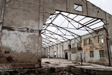 Kasırga Ike 2008 yılında, Gibara Köyü, Küba ağır hasarlı bina