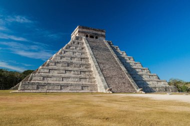 Antik Maya şehri Chichen Itza, Meksika içinde piramit tüylü yılan