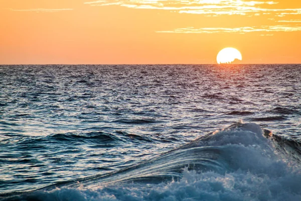 Sonnenuntergang Über Der Rauen See — Stockfoto