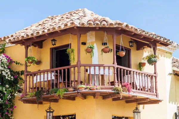 Trinidad, Küba'nın ortasındaki bir evin balkon.