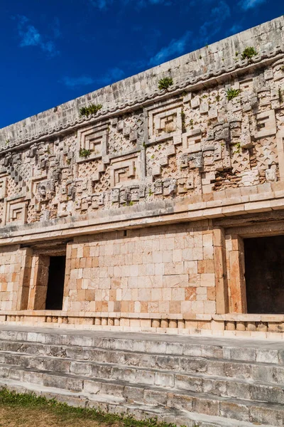 Palacio del antik Maya şehir Uxmal, Meksika harabelerde bina Gobernador (valilik Sarayı)