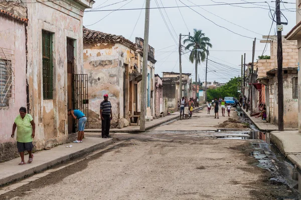 Matanzas, Cuba - 16 Şubat 2016: Matanzas, Cuba merkezi Street hayatta