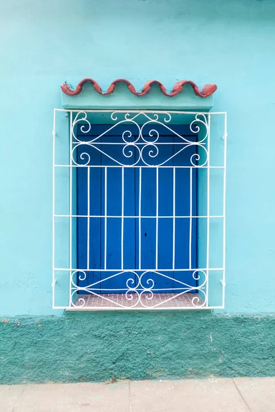 トリニダード キューバの青い家の窓 — ストック写真