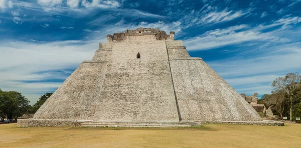 魔术师的金字塔 Piramide Del Adivino 在古玛雅城市乌斯马尔 墨西哥 — 图库照片