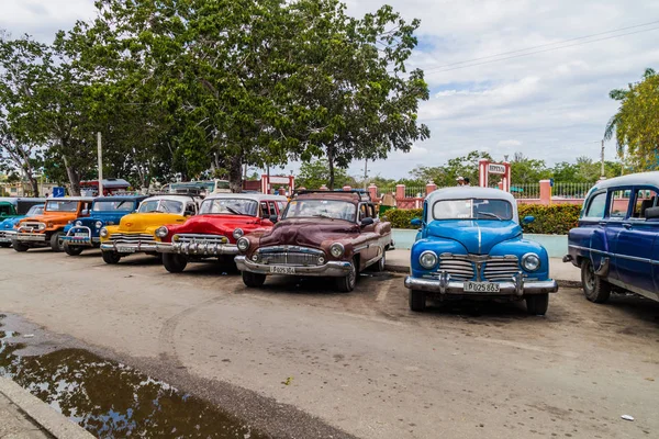 Holguin Kuba 2016 Január Régi Autók Szolgáló Közös Taxik Várni — Stock Fotó