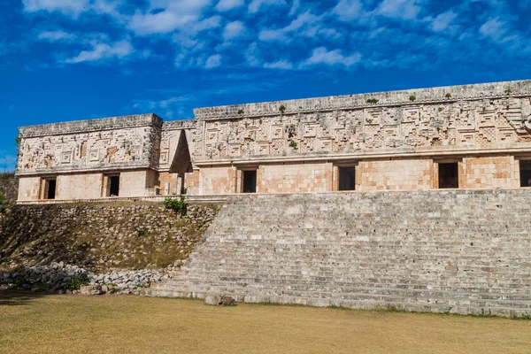 Palacio del antik Maya şehir Uxmal, Meksika harabelerde bina Gobernador (valilik Sarayı)