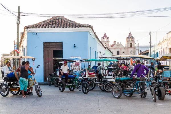 Camaguey Kuba Jan 2016 Sterowniki Cyclotaxi Czekać Turystów Odwiedzających Carmen — Zdjęcie stockowe