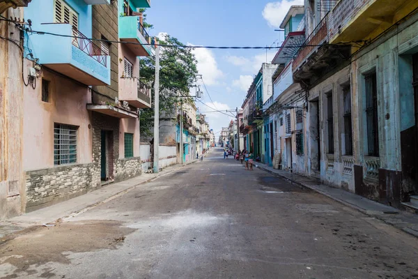 Havana, Küba - 20 Şubat 2016: Hayat Havana Centro mahallede bir sokakta.
