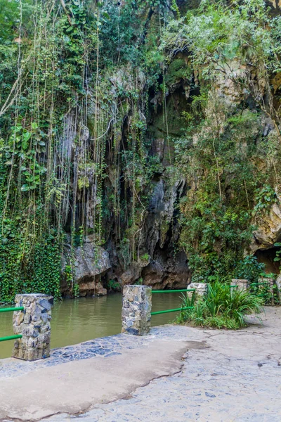 Cueva del Indio girişine Mağarası Milli Parkı Vinales, Küba'da