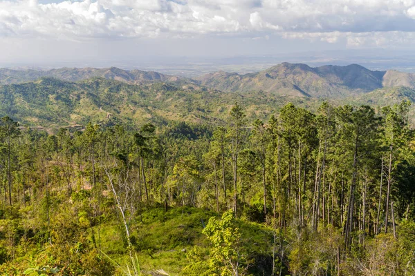 Sierra Maestra dağ silsilesi Santiago de Cuba, Cuba yakınındaki peyzaj