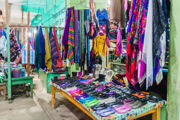 San Mateo Ixtatan Guatemala Marzo 2016 Puesto Ropa Mercado Aldea — Foto de Stock