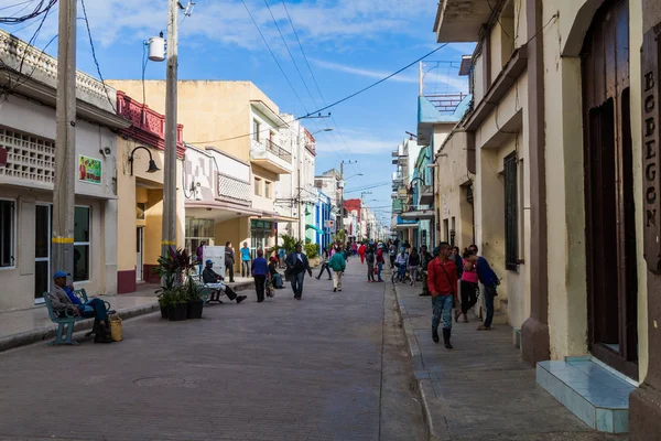 Camaguey Kuba Jan 2016 Menschen Gehen Auf Einer Straße Zentrum — Stockfoto