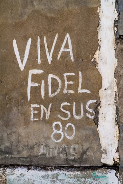 Texto Uma Parede Camaguey Cuba Diz Vida Longa Fidel Seu — Fotografia de Stock