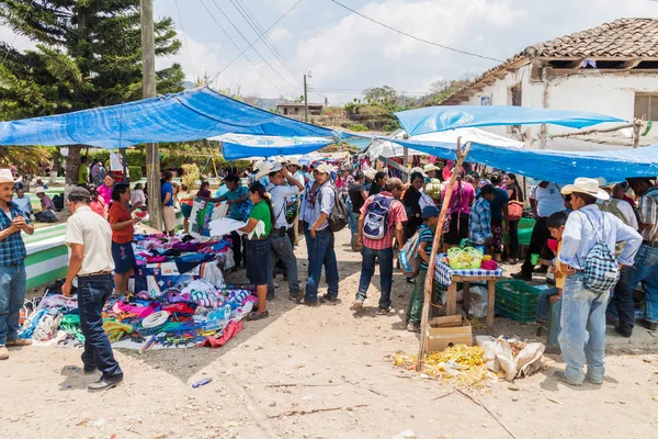 San Manuel De Colohete, Honduras - 15 Nisan 2016: Yerel yerli halkın bir pazar. Ayda iki kez bu köyde büyük bir pazar olduğunu.
