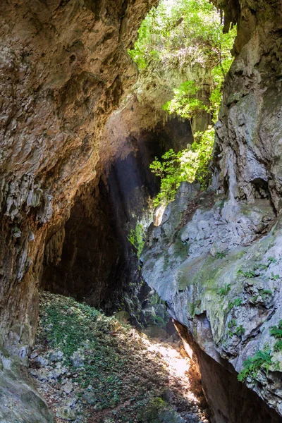 Cueva El Jardin (Bahçe mağara), Candelaria parçası karmaşık, Mucbilha Köyü, Guatemala yakınındaki mağara