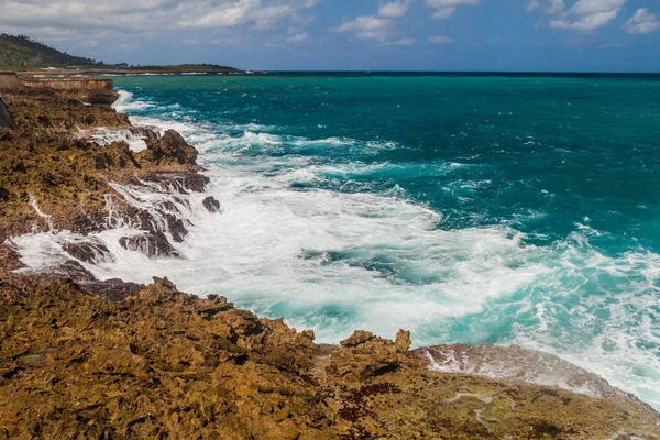 Baracoa, Küba'da kıyısında arka plan