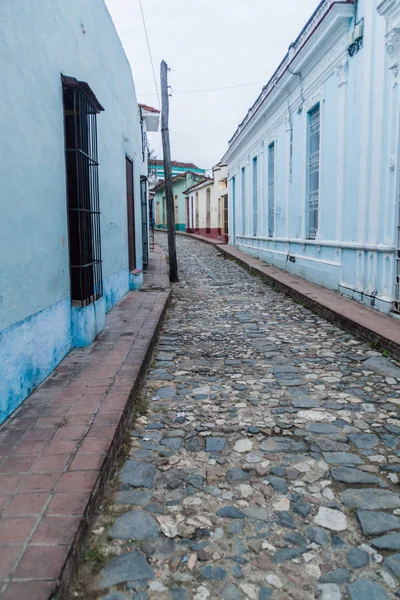 古巴诺圣彼得圣斯皮里图斯狭窄的鹅卵石街道 — 图库照片