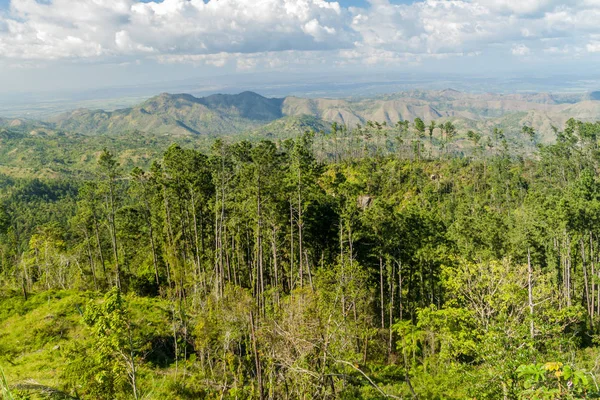 Sierra Maestra dağ silsilesi Santiago de Cuba, Cuba yakınındaki peyzaj