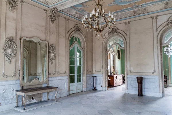 Cienfuegos, Cuba - 11 Şubat 2016: Casa de la Cultura Benjamin Duarte Cienfuegos, Küba'da içinin.