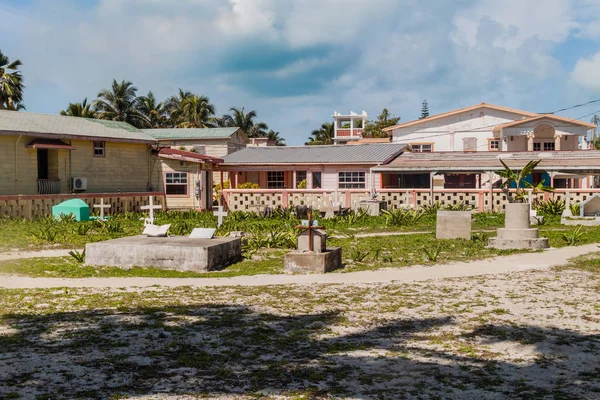 Küçük mezarlık köyde Caye Caulker, Belize
