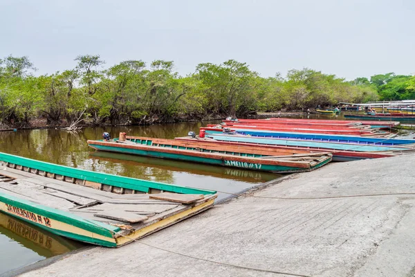 Monterrico Guatemala Mars 2016 Ferries Dans Village Monterrico Guatemala — Photo