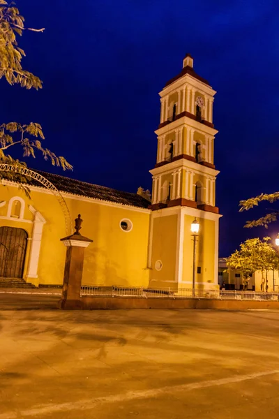 San Juan Bautista kilise Remedios, Küba'da gece görünümü